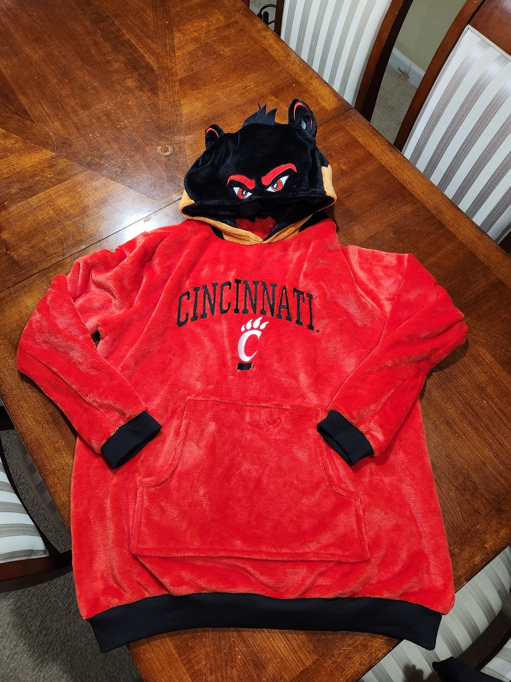 Cincinnati Bearcats Plushible Hoodie Blanket With Built In Pillow Size XL